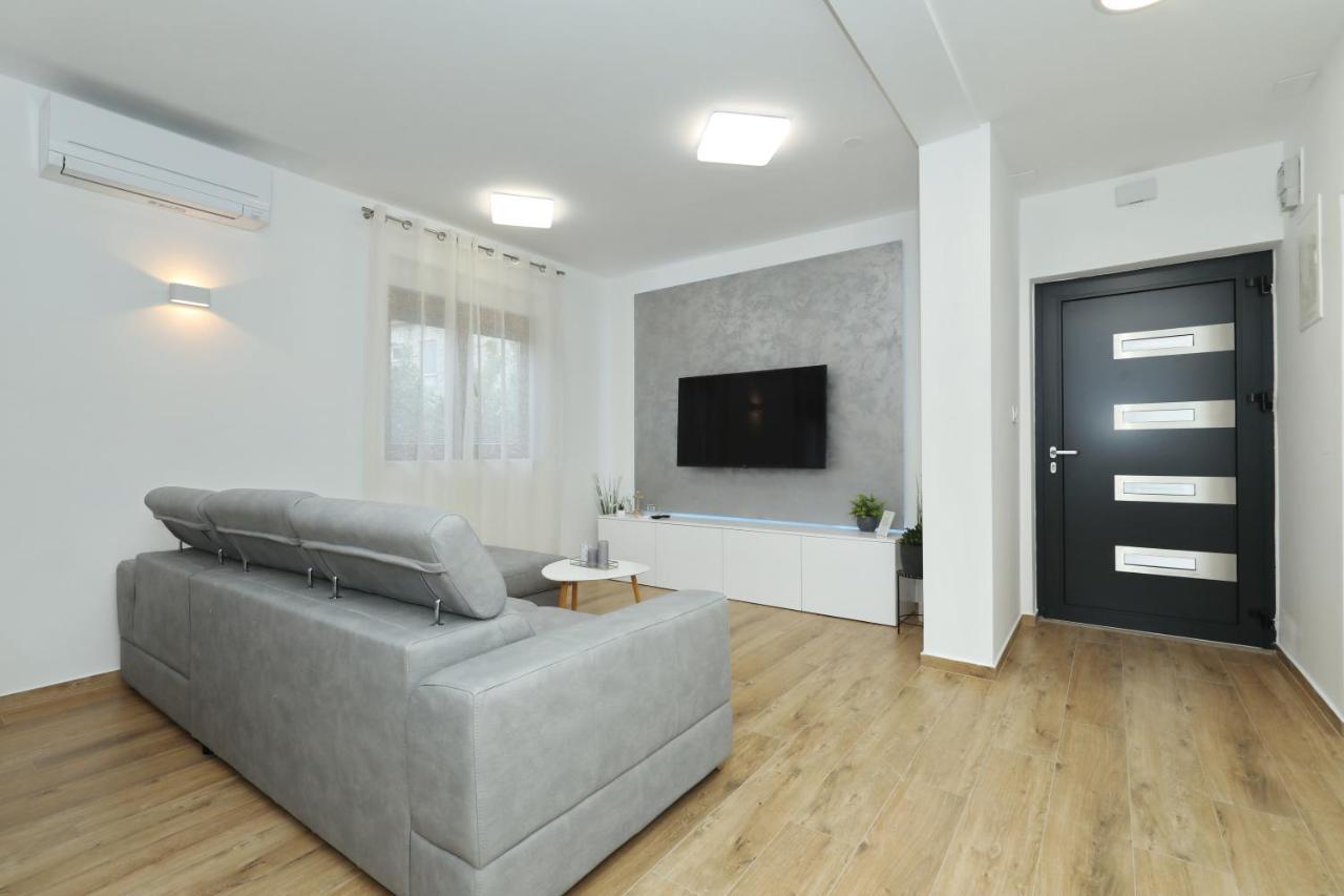 Apartment And Room Mare Zadar Exterior foto
