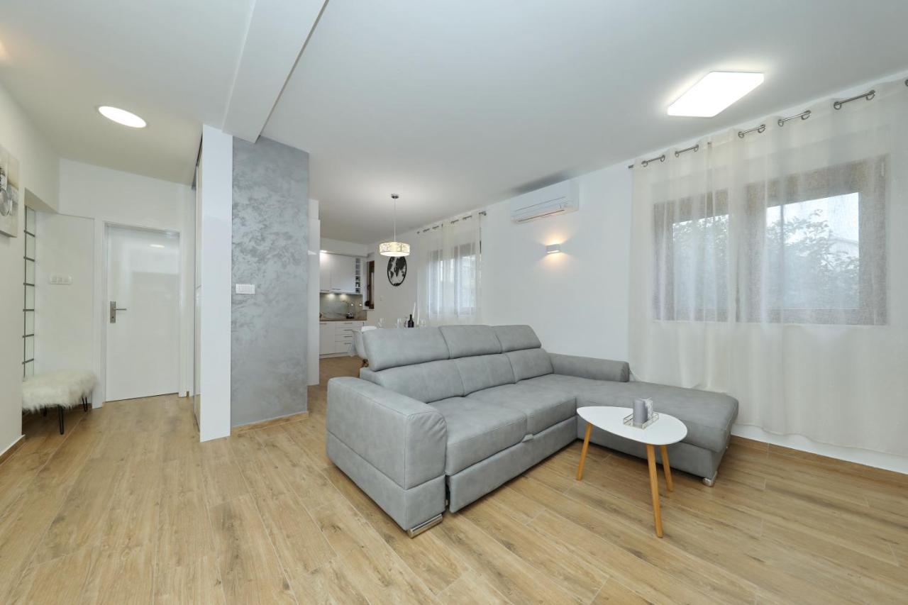Apartment And Room Mare Zadar Exterior foto