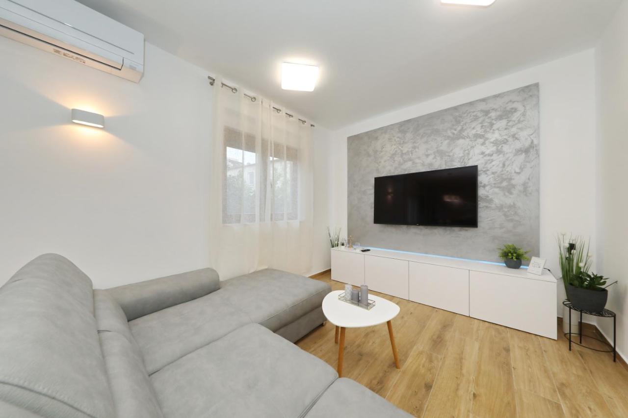 Apartment And Room Mare Zadar Exterior foto