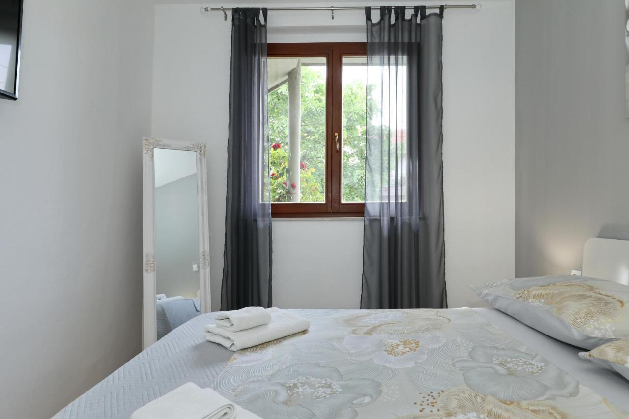 Apartment And Room Mare Zadar Exterior foto