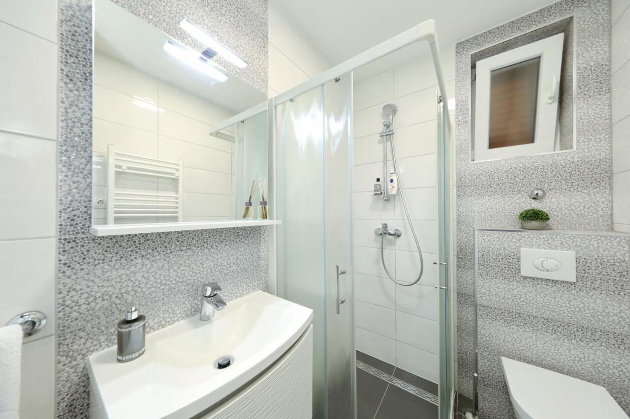 Apartment And Room Mare Zadar Exterior foto