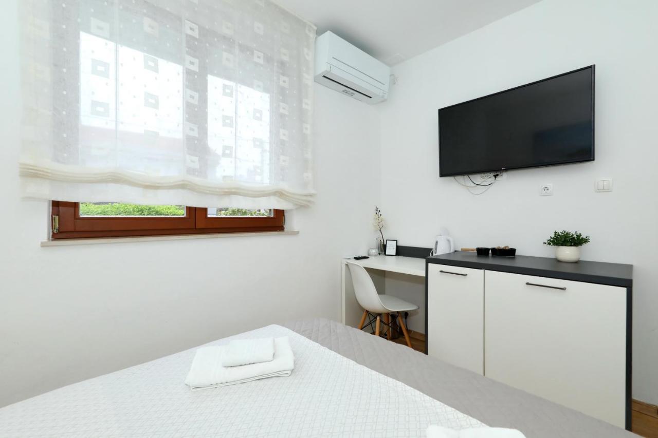 Apartment And Room Mare Zadar Exterior foto