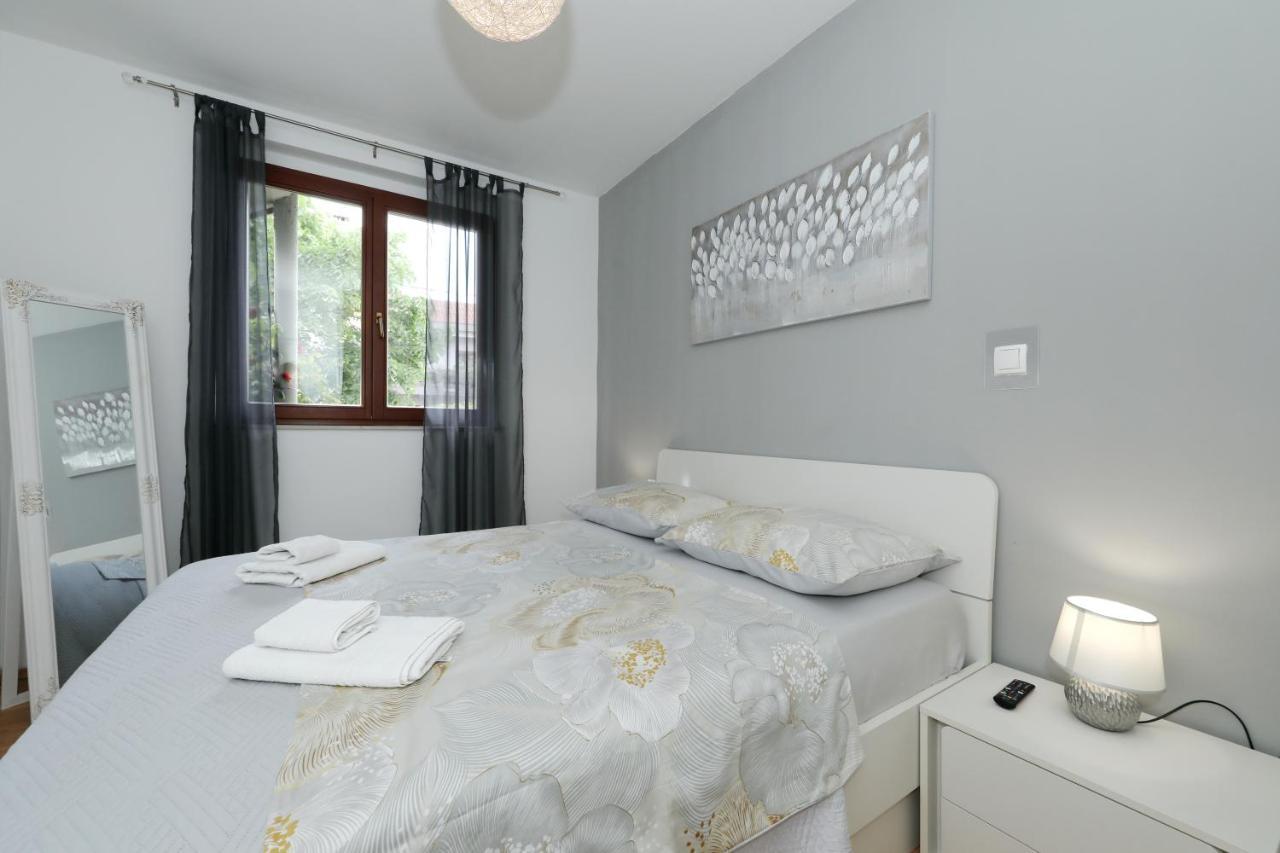 Apartment And Room Mare Zadar Exterior foto