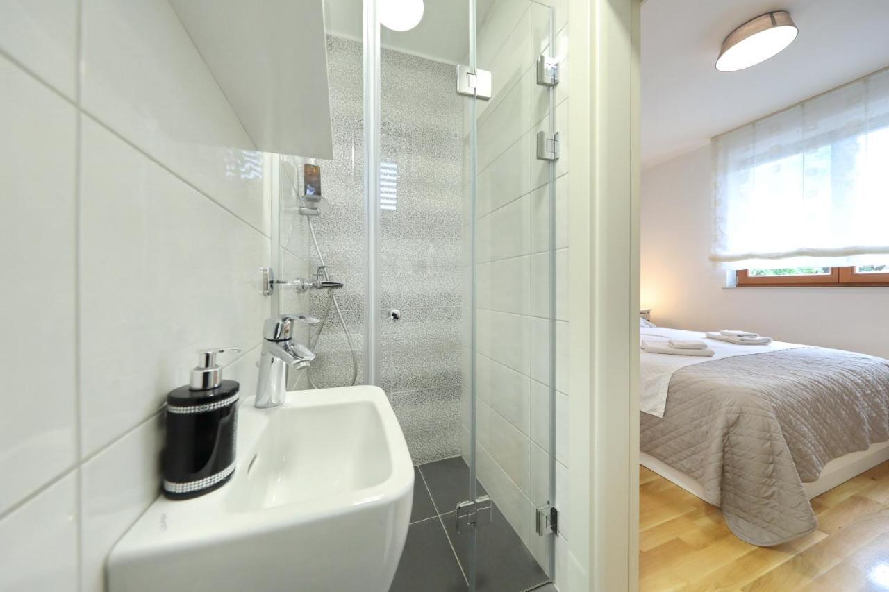 Apartment And Room Mare Zadar Exterior foto