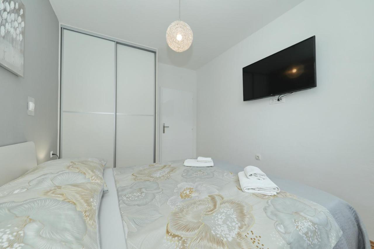 Apartment And Room Mare Zadar Exterior foto