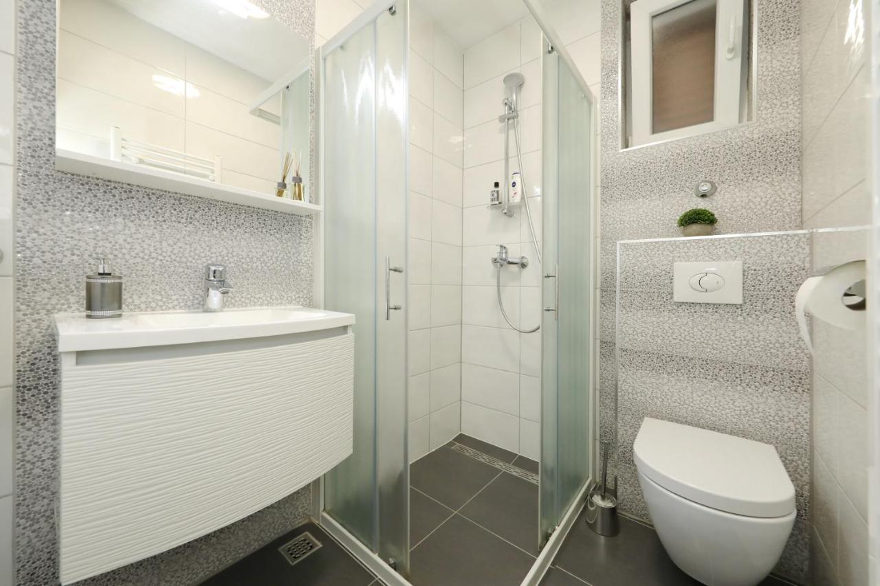 Apartment And Room Mare Zadar Exterior foto