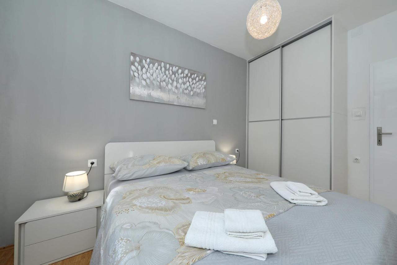 Apartment And Room Mare Zadar Exterior foto