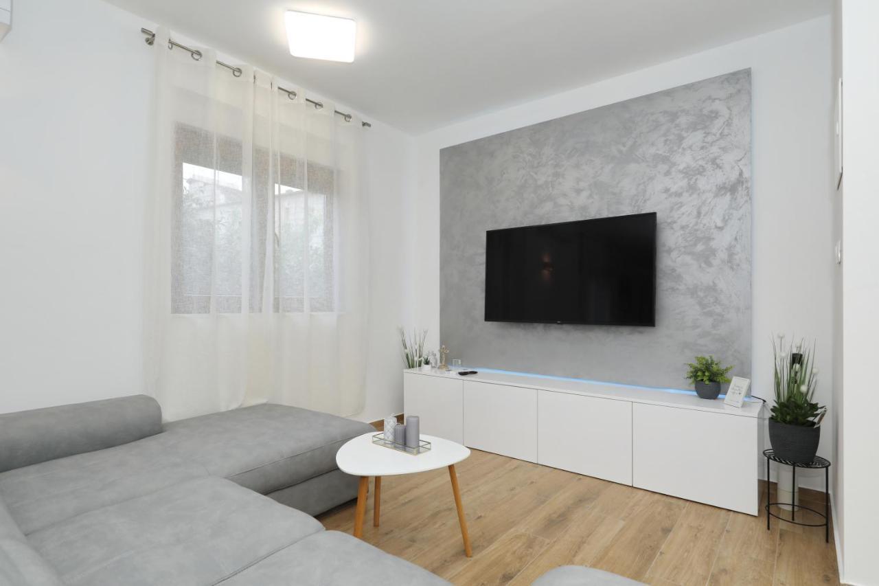 Apartment And Room Mare Zadar Exterior foto