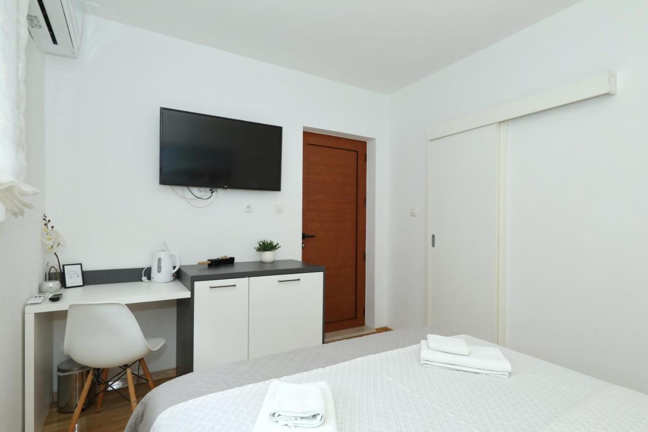 Apartment And Room Mare Zadar Exterior foto